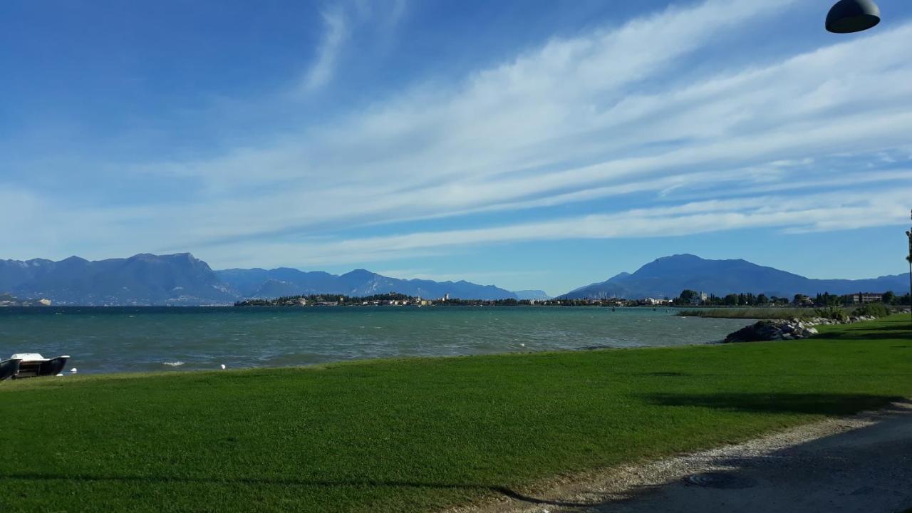 Villetta Daniela - A Due Passi Dalla Spiaggia Сирмионе Экстерьер фото