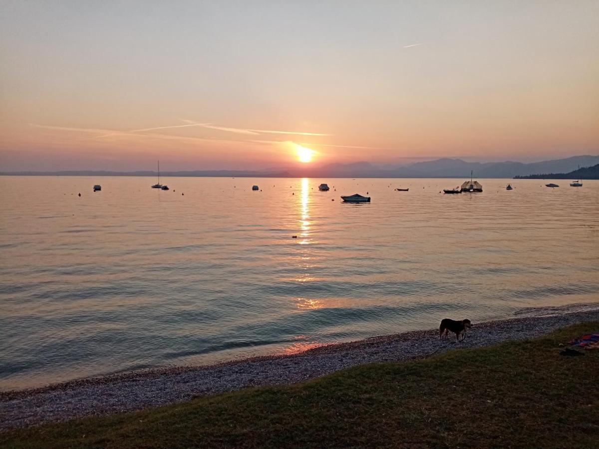 Villetta Daniela - A Due Passi Dalla Spiaggia Сирмионе Экстерьер фото